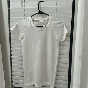 SWIFTLY TECH SHORT SLEEVE - WHITE